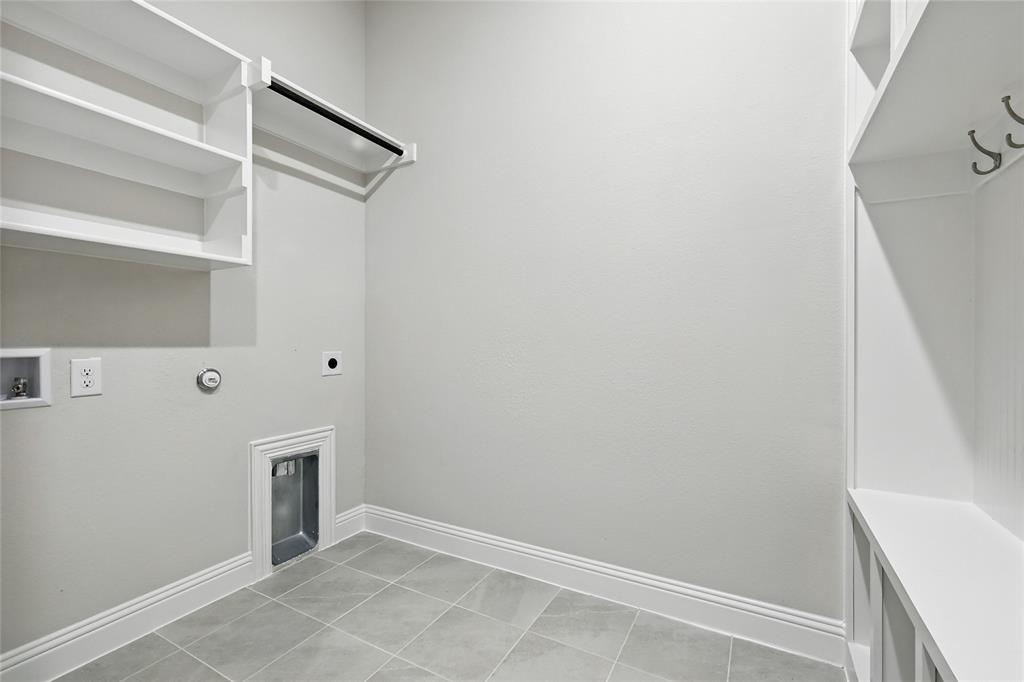 560 Flint Road Waxahachie, TX 75167 - Photo 30 of 40 a view of an empty room