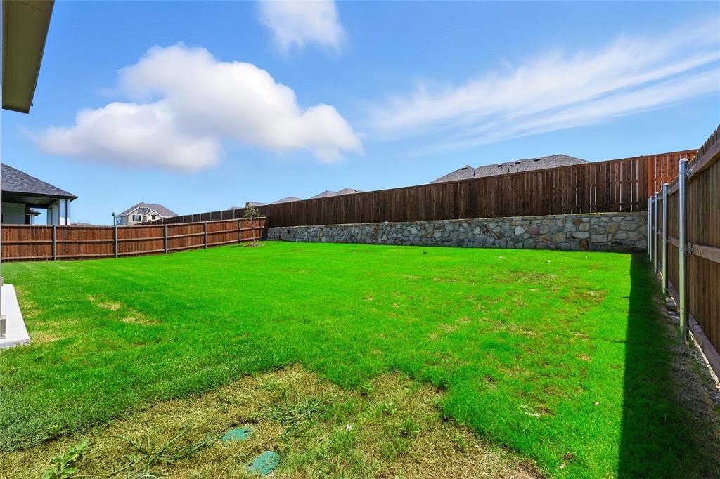 560 Flint Road Waxahachie, TX 75167 - Photo 31 of 40 a view of a golf course with a garden