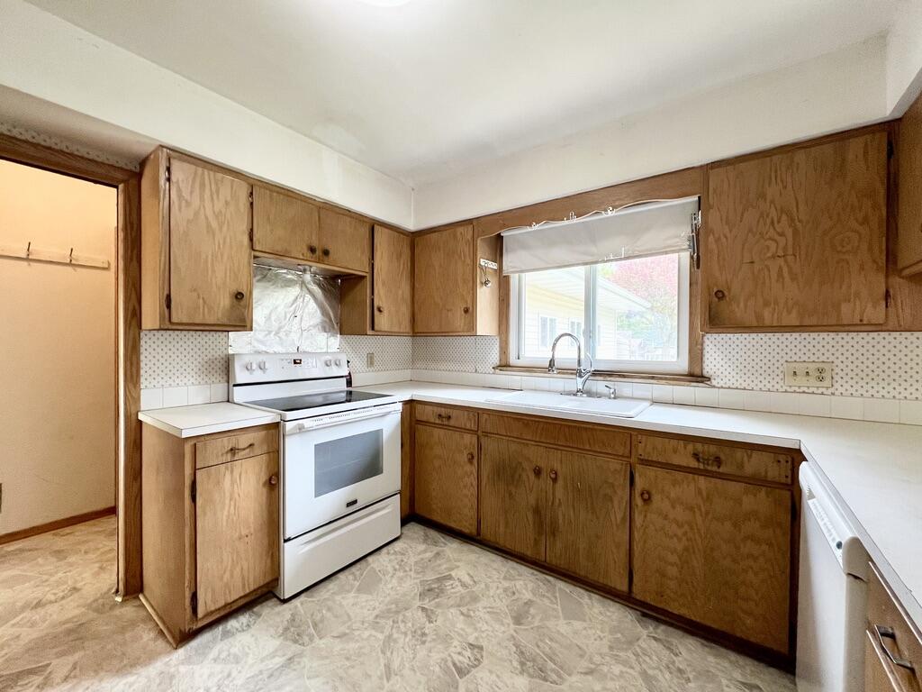 3205 North 10th Street Sheboygan, WI 53083 - Photo 13 of 51 9E3A4CD8-7EE1-4C32-9946-EA0CA63A0C71_1_1