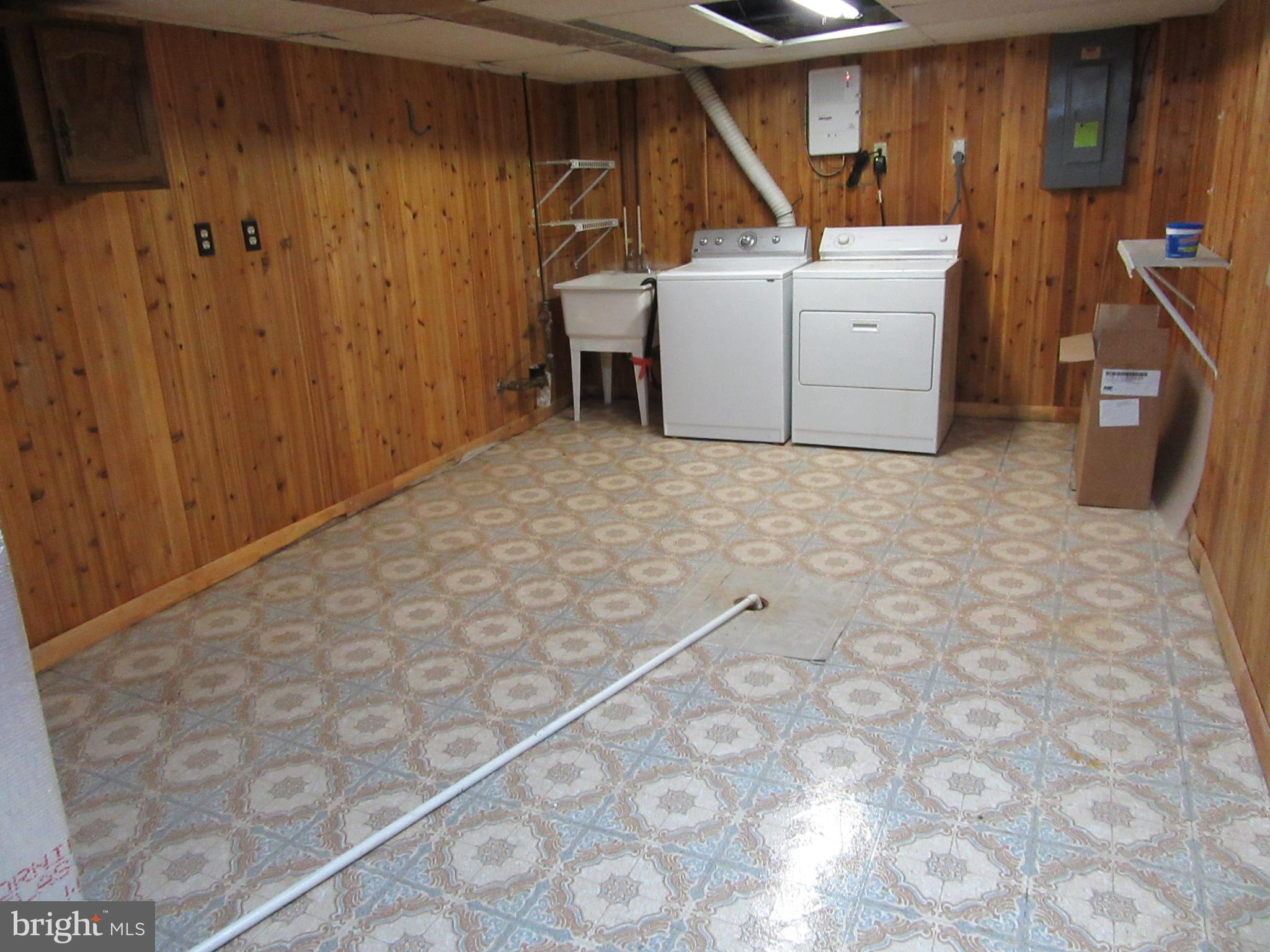 83 Evergreen Road New Cumberland, PA 17070 - Photo 22 of 32 Laundry room