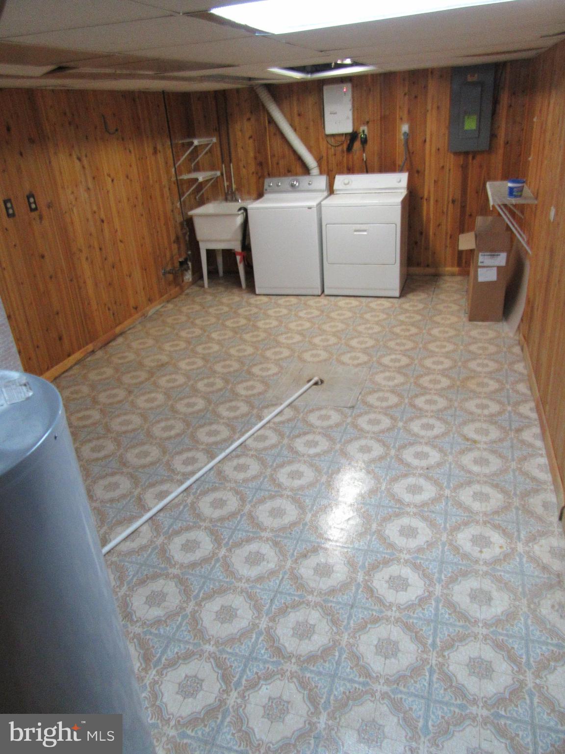 83 Evergreen Road New Cumberland, PA 17070 - Photo 23 of 32 Laundry room