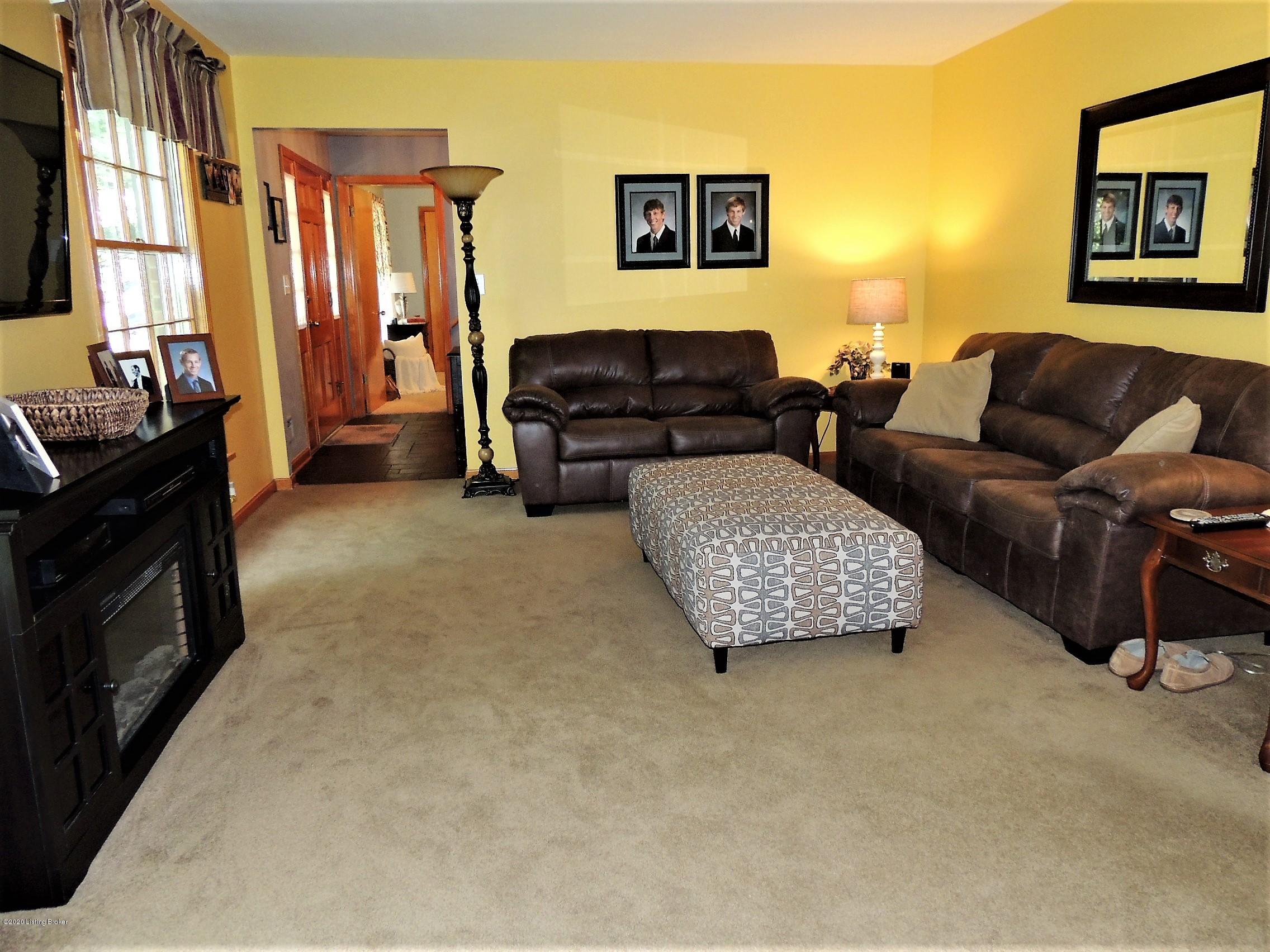 2811 Timber Hill Road Louisville, KY 40214 - Photo 7 of 68 DSCN0012 (2)