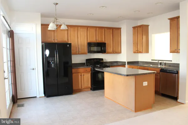 $2,950 | 16382 Gangplank Lane, Woodbridge, VA 22191