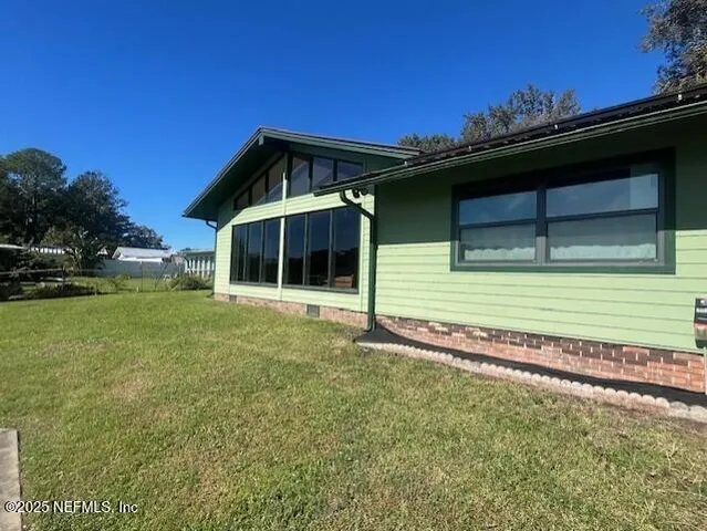 a view of a house with a backyard