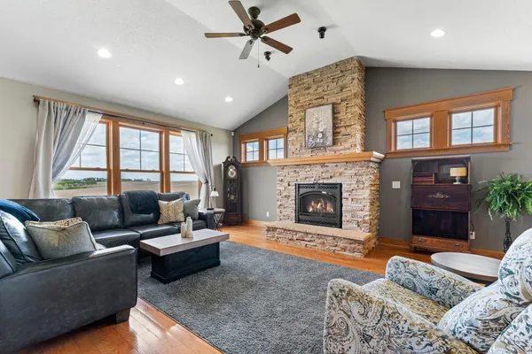 $1,250,000 | 15585 County 9 Boulevard, Goodhue, MN 55027
