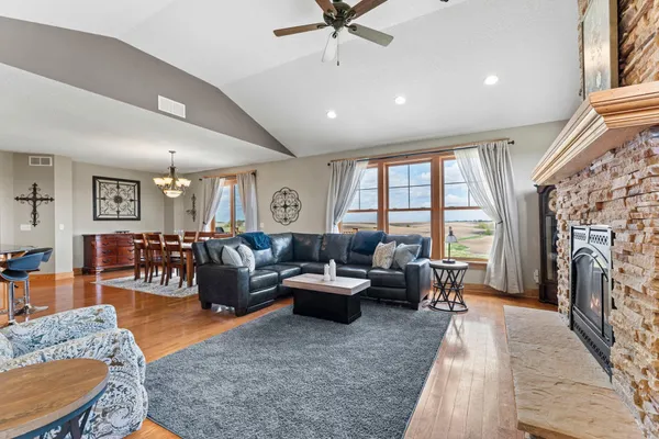 $1,250,000 | 15585 County 9 Boulevard, Goodhue, MN 55027