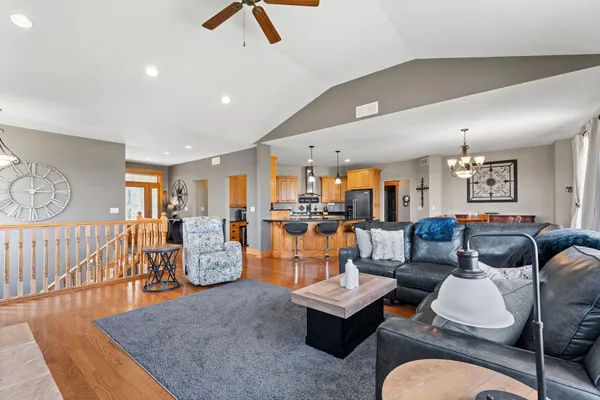 $1,250,000 | 15585 County 9 Boulevard, Goodhue, MN 55027