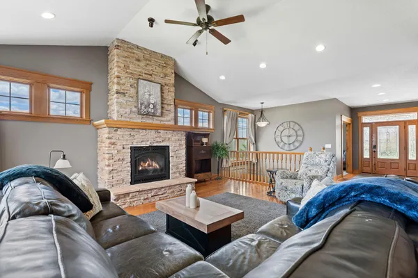 $1,250,000 | 15585 County 9 Boulevard, Goodhue, MN 55027