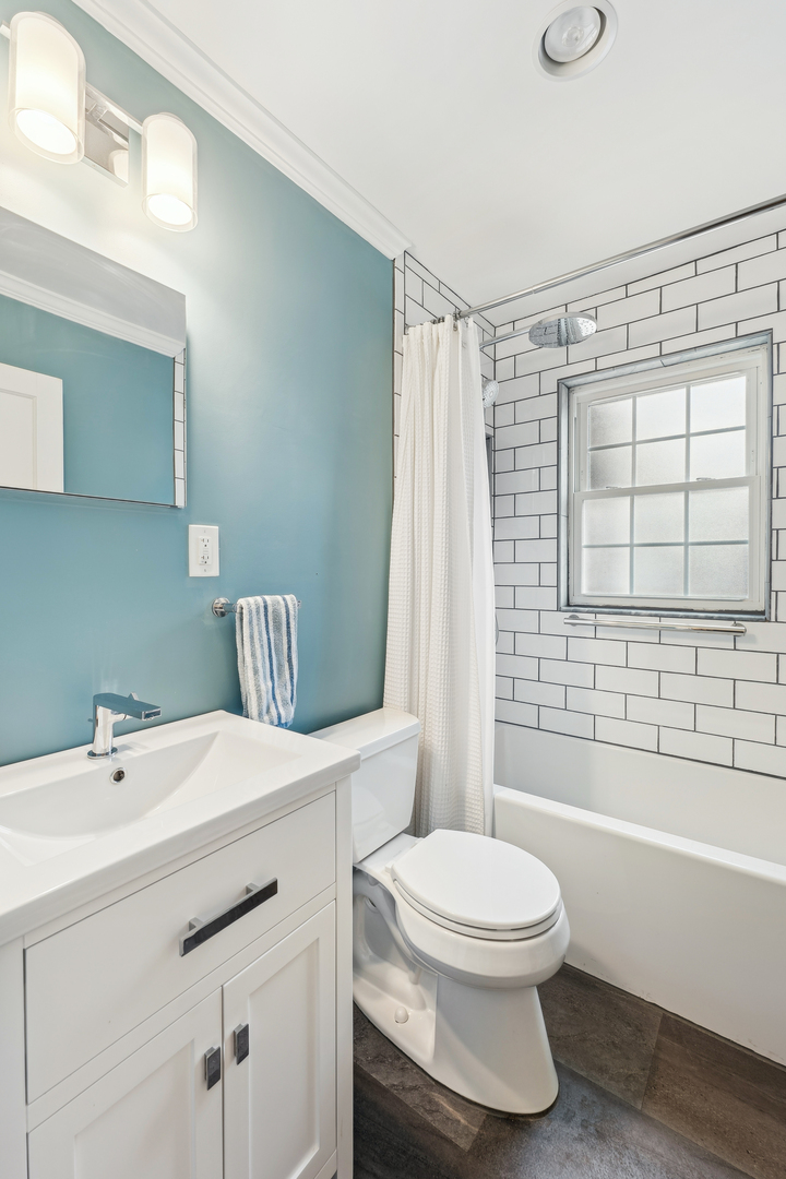 170 East Old Elm Road Lake Forest, IL 60045 - Photo 14 of 31 a bathroom with a sink a toilet and shower