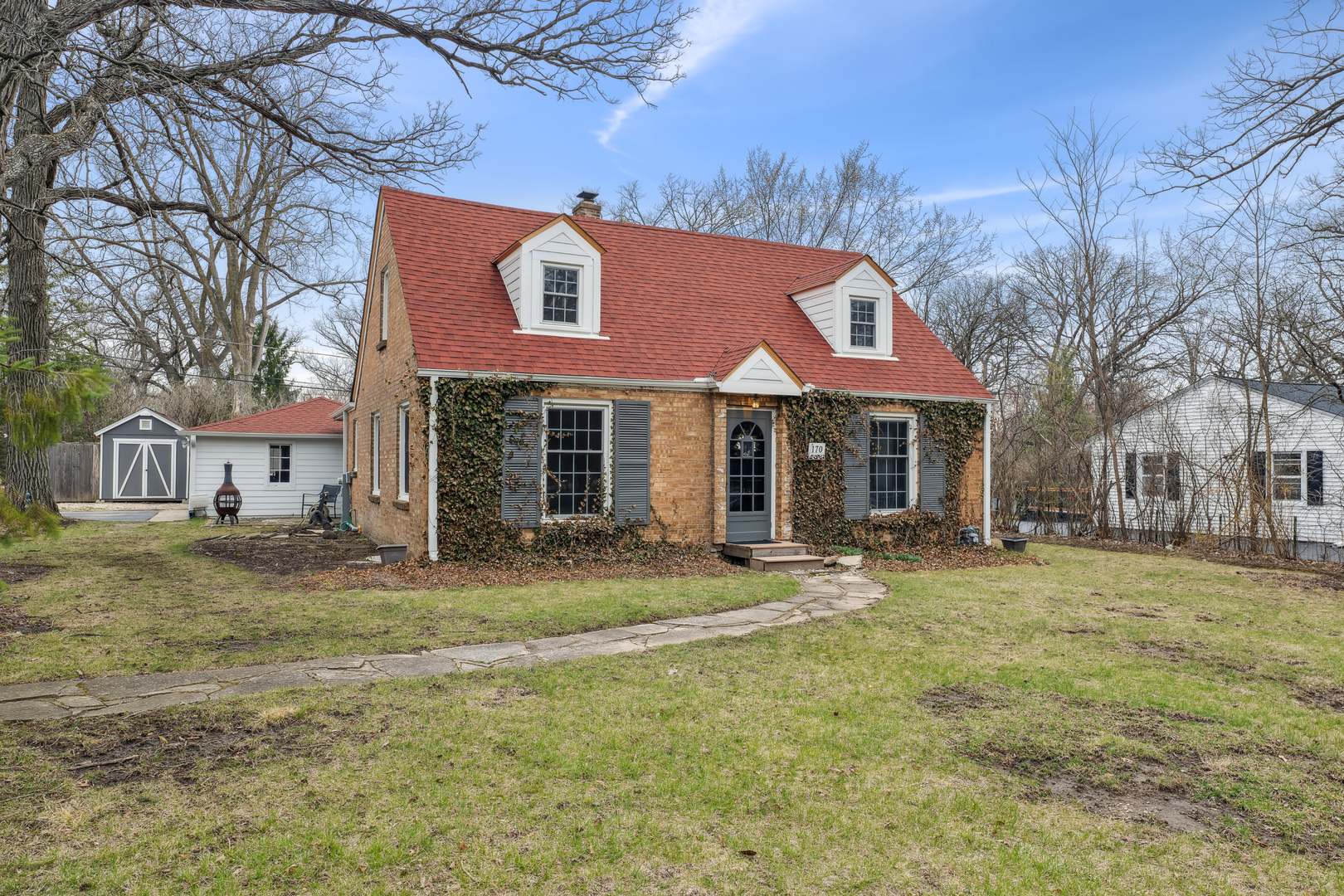 170 East Old Elm Road Lake Forest, IL 60045 - Photo 2 of 31 a front view of a building with a garden