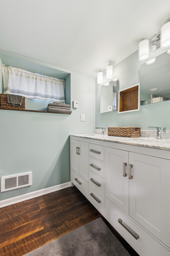 170 East Old Elm Road Lake Forest, IL 60045 - Photo 21 of 31 a bathroom with a sink and a mirror