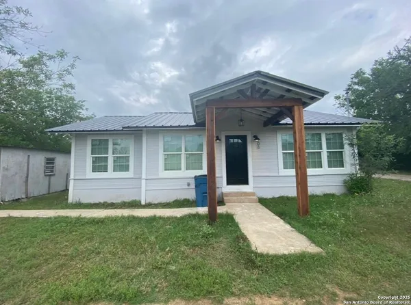 $1,600 | 106 Weber, Poth, TX 78147