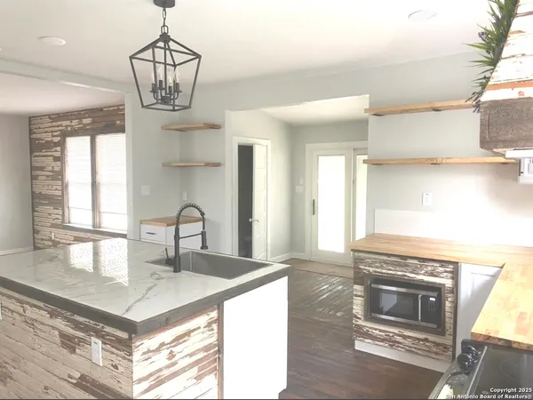 $1,600 | 106 Weber, Poth, TX 78147