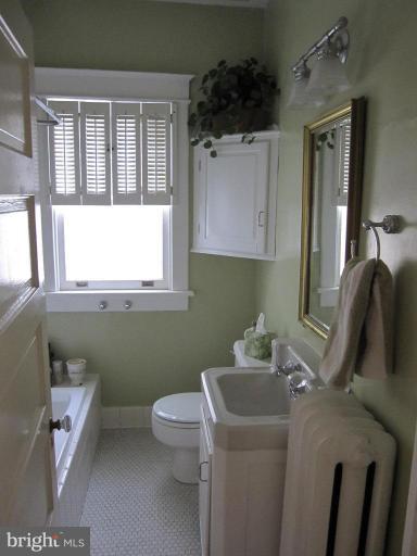 9205 2nd Avenue Silver Spring, MD 20910 - Photo 16 of 25 Main Level bath