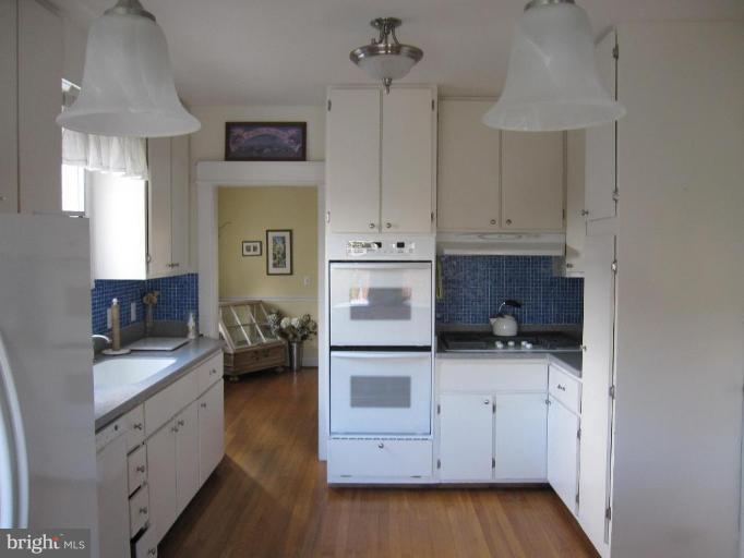 9205 2nd Avenue Silver Spring, MD 20910 - Photo 4 of 25 Kitchen