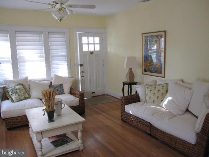 9205 2nd Avenue Silver Spring, MD 20910 - Photo 10 of 25 Living Room #3