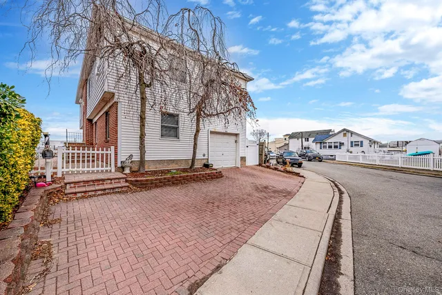 $699,000 | 510 Albern Avenue, Oceanside, NY 11572