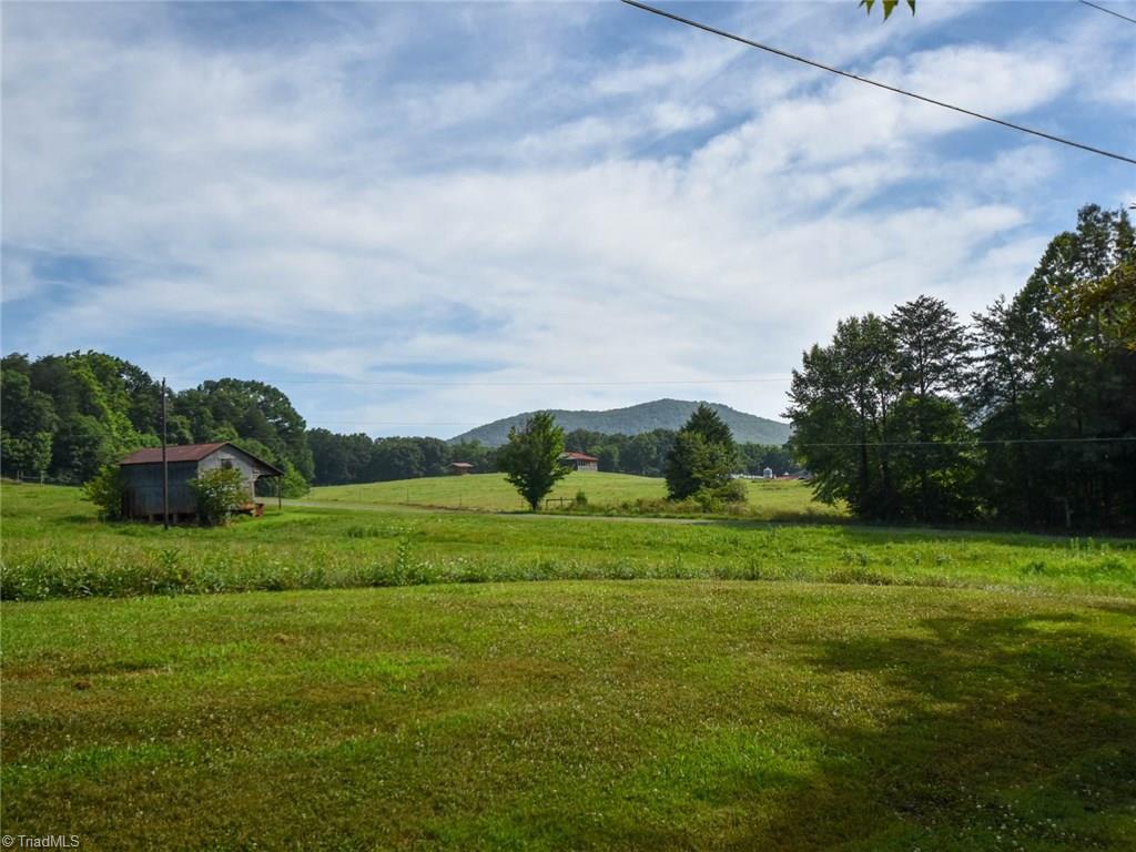 1205 Faulkenberry Road King, NC 27021 - Photo 4 of 27