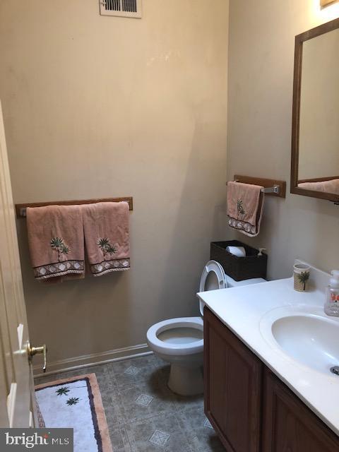 12946 Soundings Road Lusby, MD 20657 - Photo 31 of 55 Hall bath - main level