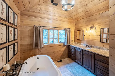 $1,250,000 | 172 Spurwood Drive, Star Valley Ranch, WY 83127