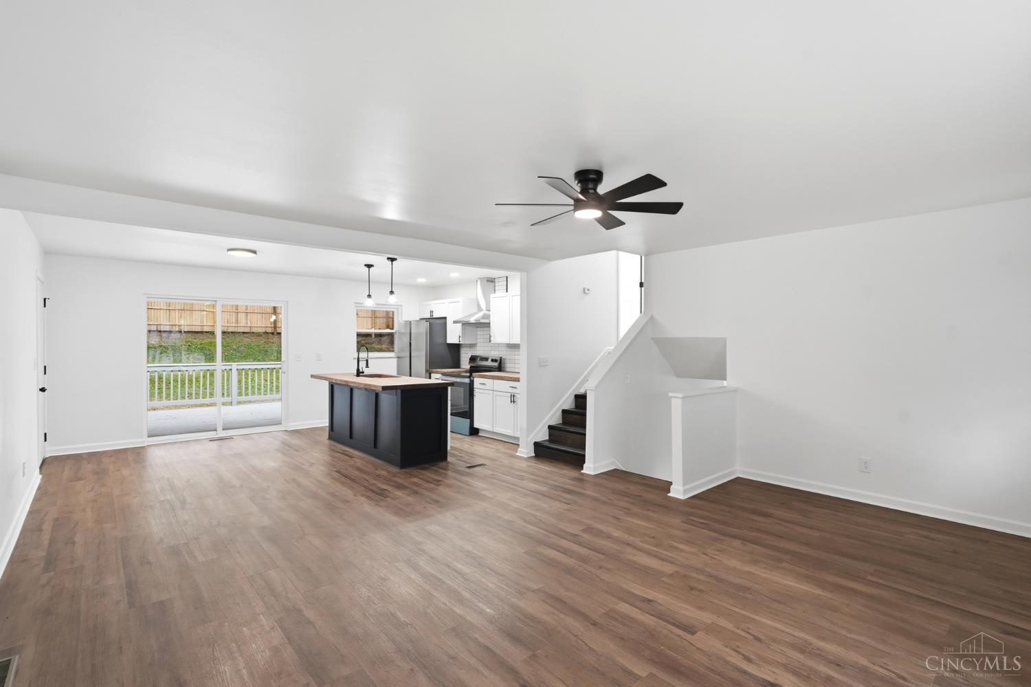 10686 Chelmsford Road Cincinnati, OH 45240 - Photo 8 of 43