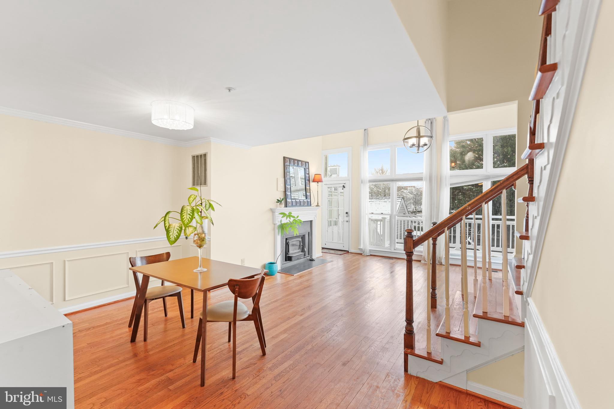 596 Chestertown Street Gaithersburg, MD 20878 - Photo 4 of 56 Bright & Inviting Living Space