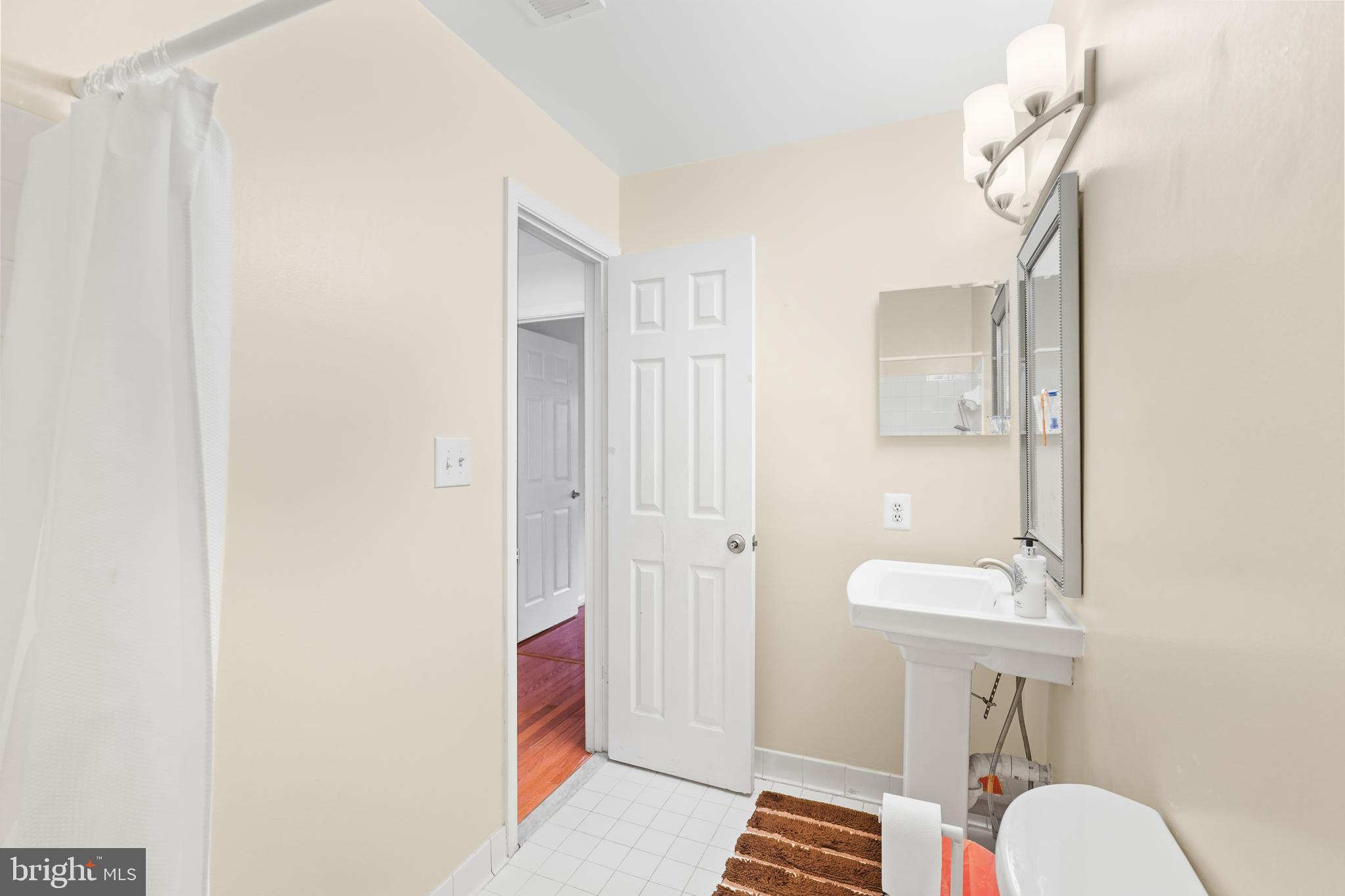 596 Chestertown Street Gaithersburg, MD 20878 - Photo 43 of 62 Stylish & Functional Bathroom