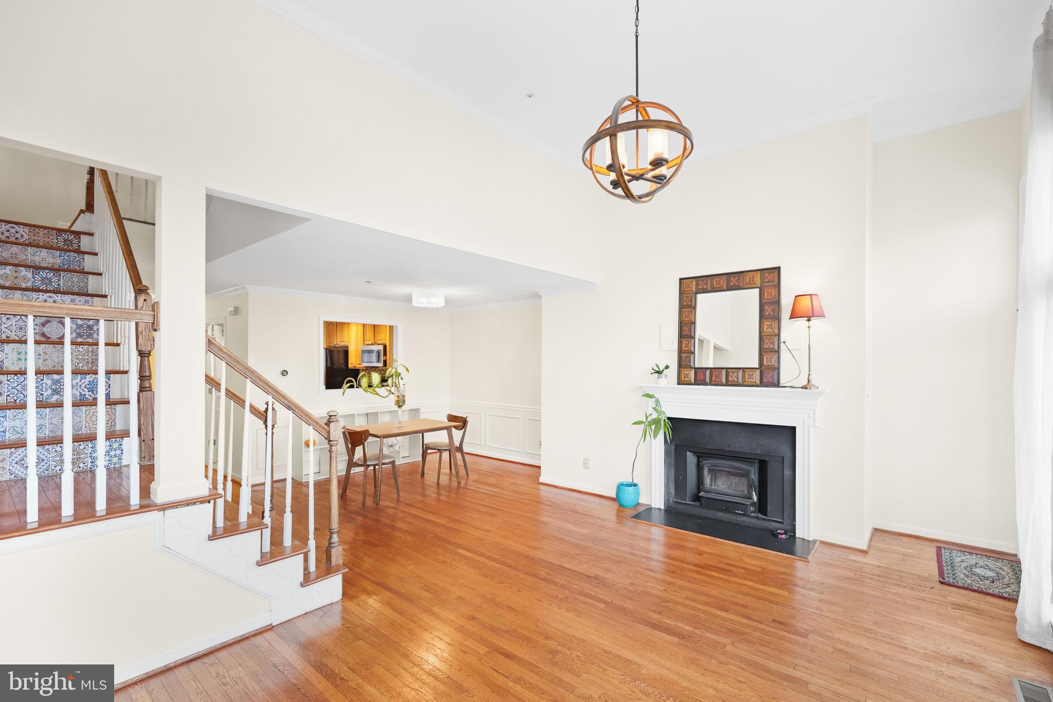 596 Chestertown Street Gaithersburg, MD 20878 - Photo 8 of 56 Bright & Inviting Living Space