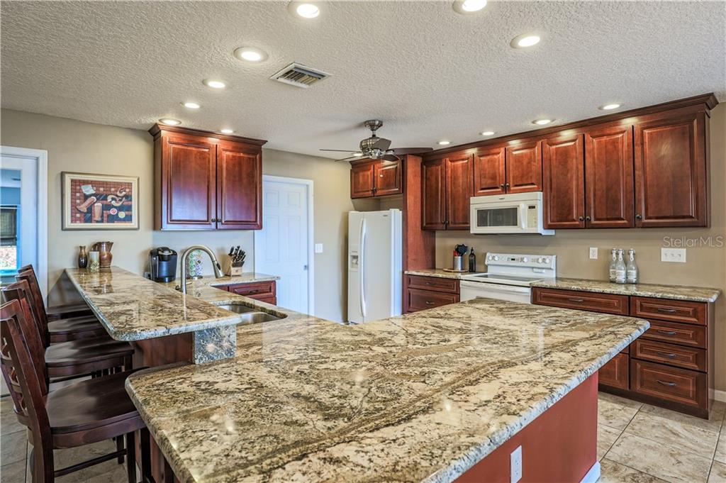 16915 Deer Island Road Tavares, FL 32778 - Photo 21 of 67 Gallery Image 21