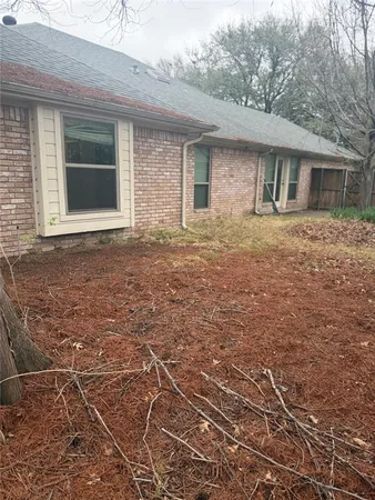 a view of a house with backyard and porch