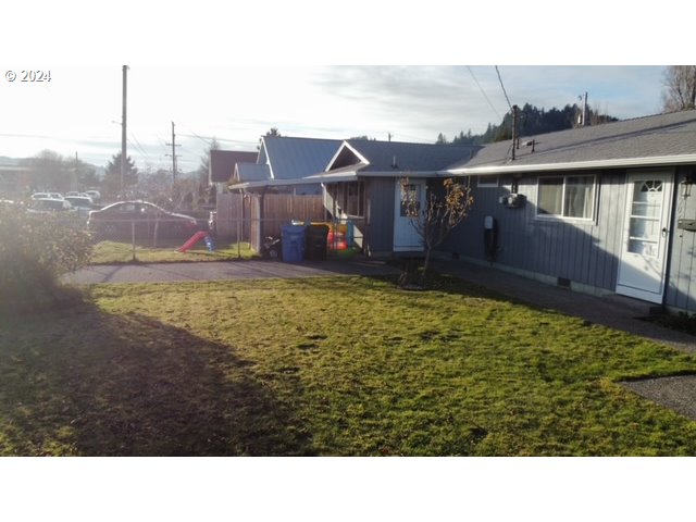 907 Greenwood Avenue Reedsport, OR 97467 - Photo 7 of 45