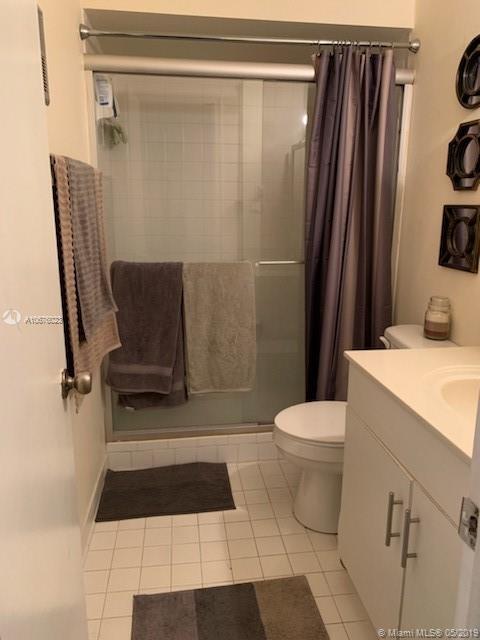 11495 Southwest 109th Road, Unit 11A Miami, FL 33176 - Photo 5 of 12 Guest Bathroom