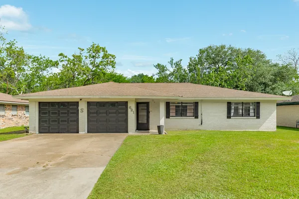 $226,500 | 621 Southside Drive, Angleton, TX 77515