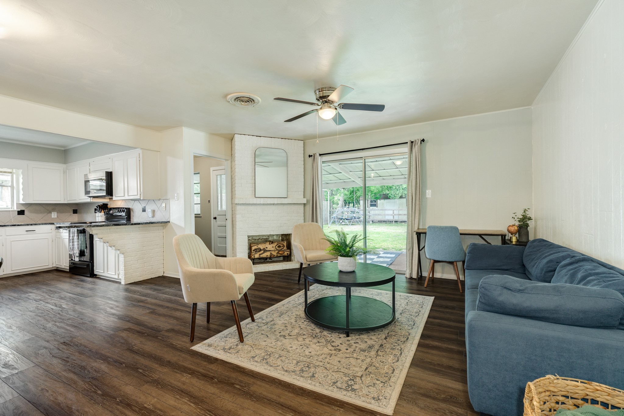 621 Southside Drive Angleton, TX 77515 - Photo 13 of 25