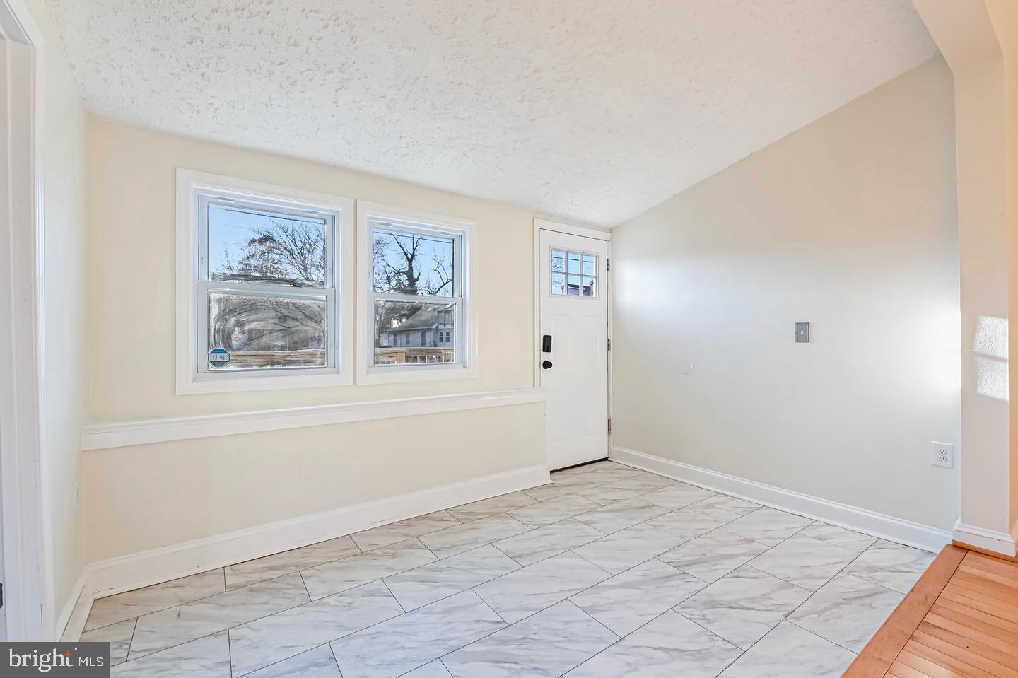 1615 Grange Road Edgewater, MD 21037 - Photo 15 of 29 Entrance Landing