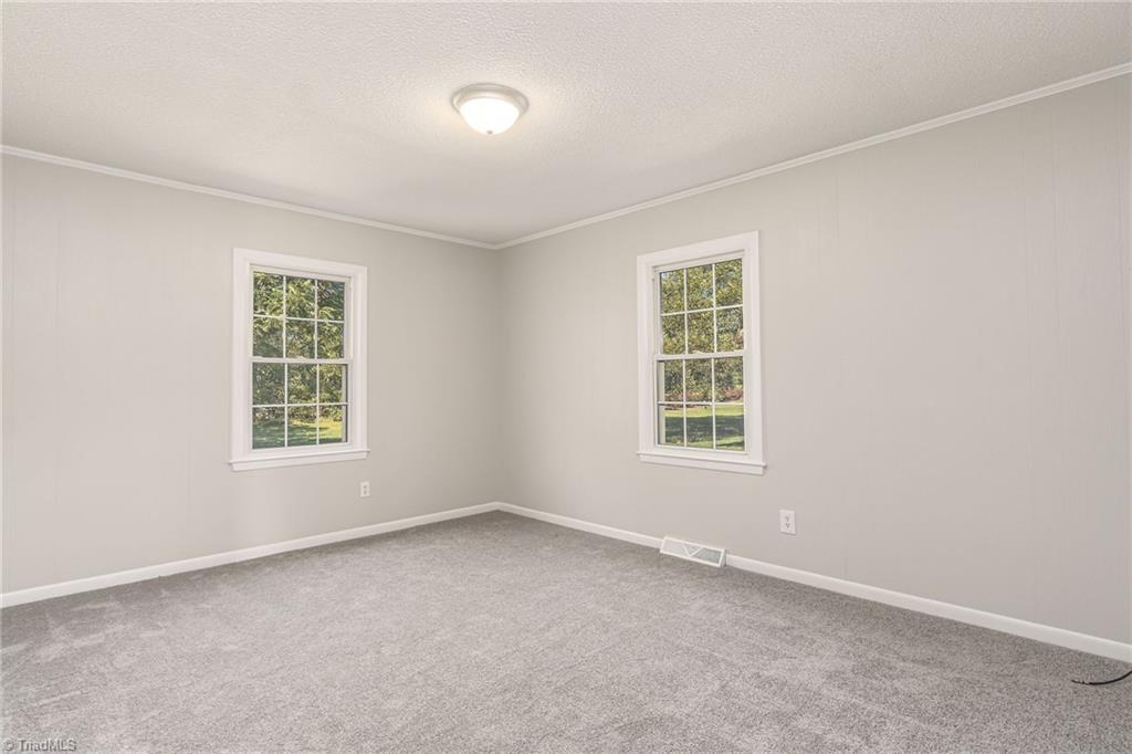 1416 Center Road Thomasville, NC 27360 - Photo 5 of 18 Gallery Image 5