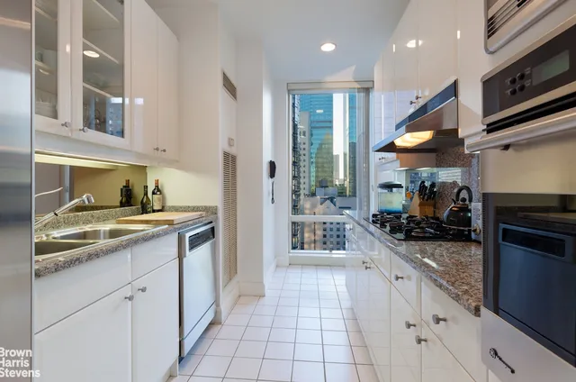 $2,222,000 | 845 United Nations Plaza, Unit 21E | Midtown East