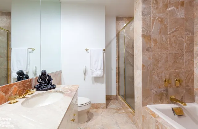 $2,222,000 | 845 United Nations Plaza, Unit 21E | Midtown East