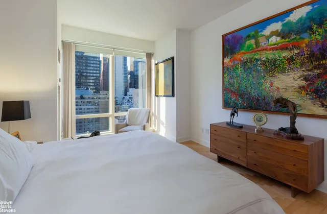 $2,222,000 | 845 United Nations Plaza, Unit 21E | Midtown East