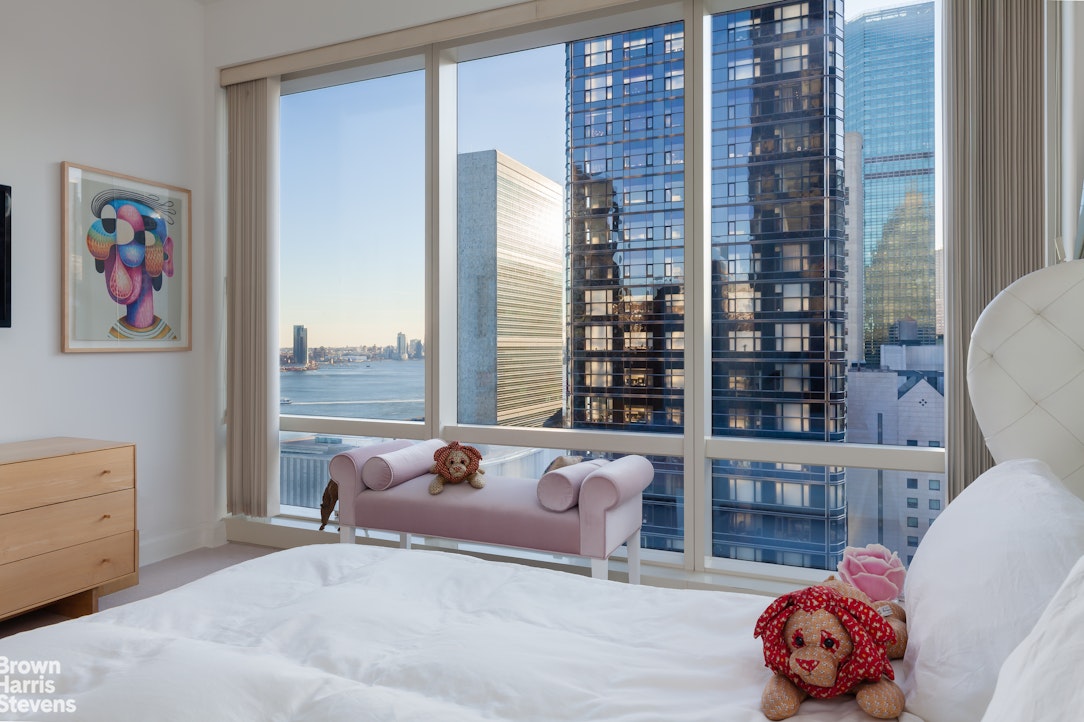 845 United Nations Plaza, Unit 21E Manhattan, NY 10017 - Photo 7 of 26