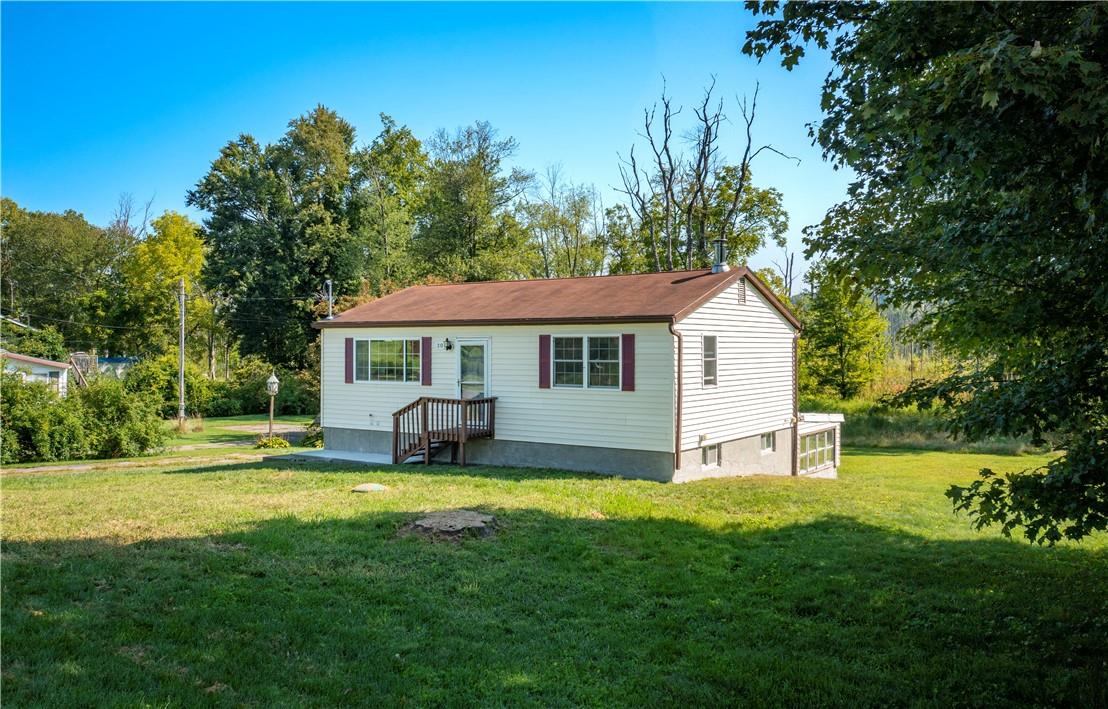 Welcome to your 3 bedroom, 1 bath, ranch styled rental retreat on quiet Burdick Road in Patterson.