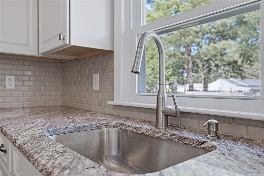 132 Potowomut Road Warwick, RI 02818 - Photo 7 of 37