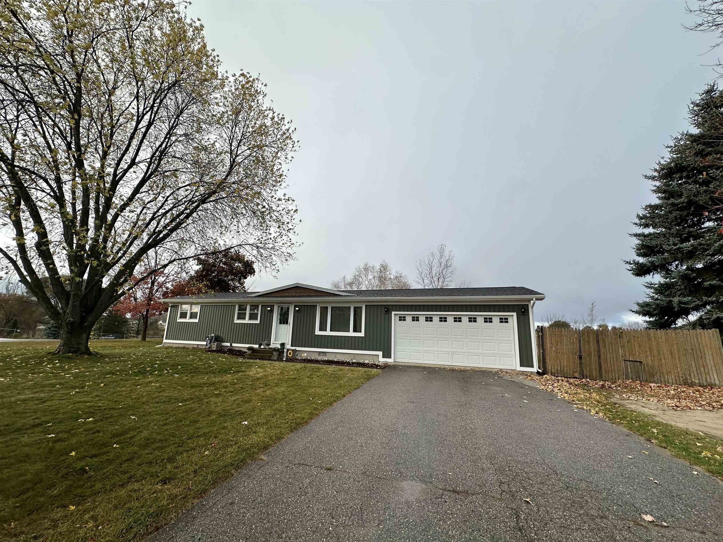 1908 Radcliff Road Traverse City, MI 49685 - Photo 40 of 41
