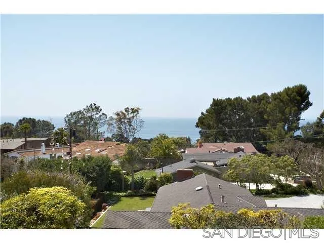 980 Crest Road Del Mar, CA 92014 - Photo 13 of 13 a view of outdoor space and yard