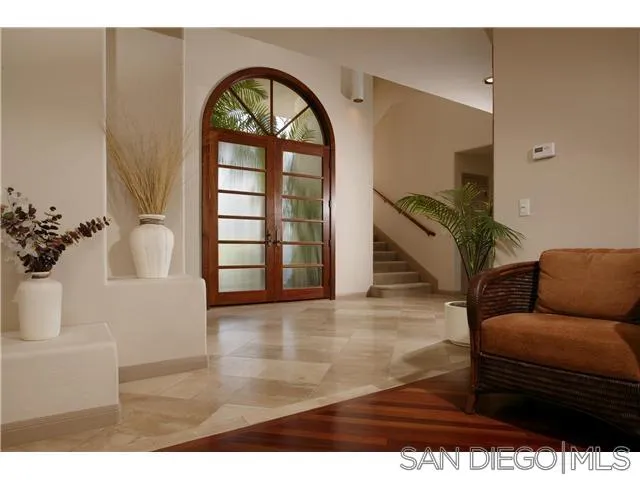 980 Crest Road Del Mar, CA 92014 - Photo 3 of 13 a living room with furniture and wooden floor