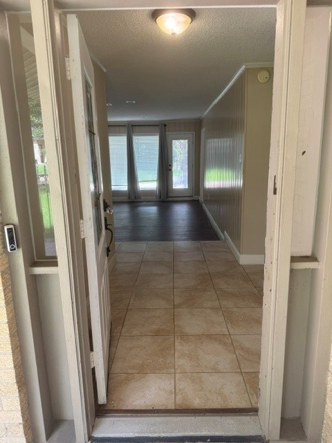 6026 Coral Ridge Road Houston, TX 77069 - Photo 3 of 34 Walking into the front door with matching tile.