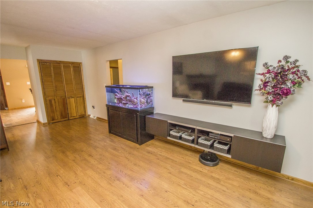 1527 Biltmore Road Cleveland, OH 44124 - Photo 5 of 27 Gallery Image 5