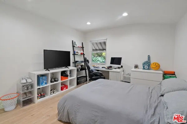 $1,299,000 | 5211 Allott Avenue, Sherman Oaks, CA 91401