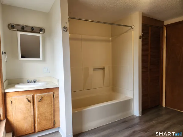 $1,300 | 9 Morrison Street, Unit 4, Vernon, CT 06066
