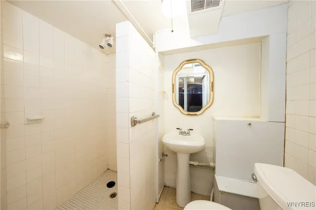 $2,500 | 4097 Bailey Avenue, Amherst, NY 14226